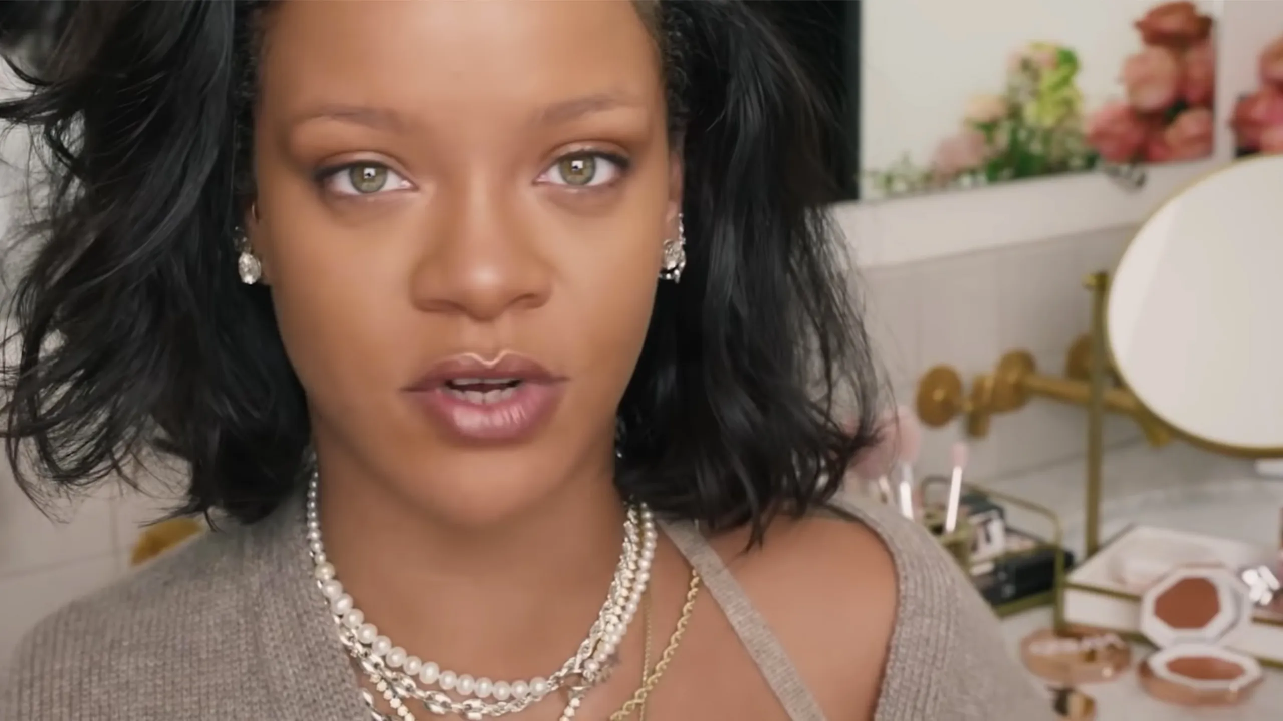 How to Get Rihanna Makeup Look – Rihanna’s Makeup Secrets Revealed